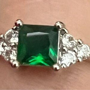 Women’s Sterling silver synthetic emerald zirconium